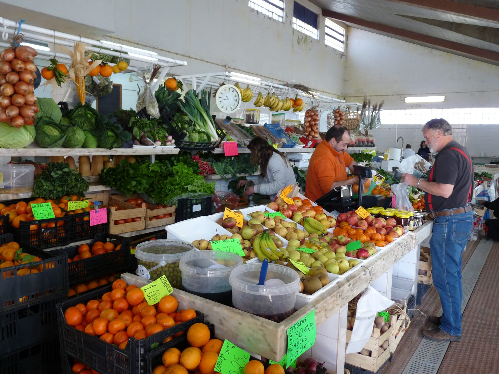 Vila do Bispo municipal market, with stalls of local produce